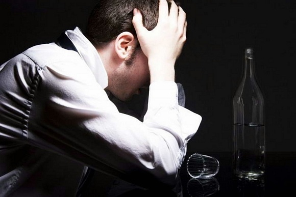 Почему люди пьют алкоголь: причины и психология алкоголизма