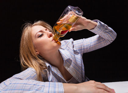 Как влияет алкоголь на женский организм? Какой вред оказывает алкоголь на организм женщины