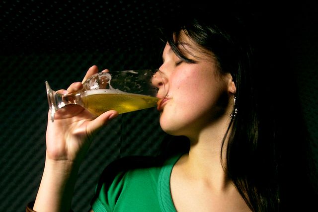 Пивной алкоголизм у женщин - симптомы