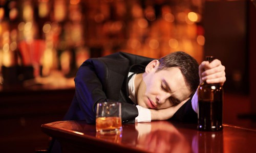 Как уложить спать пьяного человека